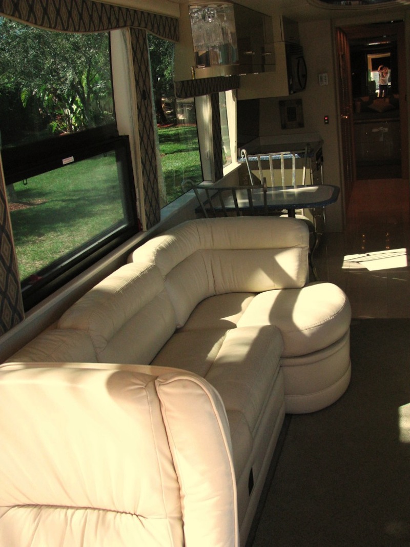 2001 Prevost Thompson XLII For Sale