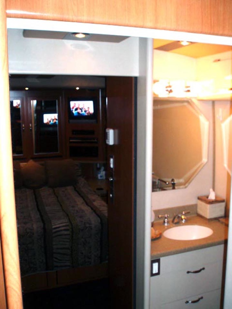 2005 Prevost XLII For Sale