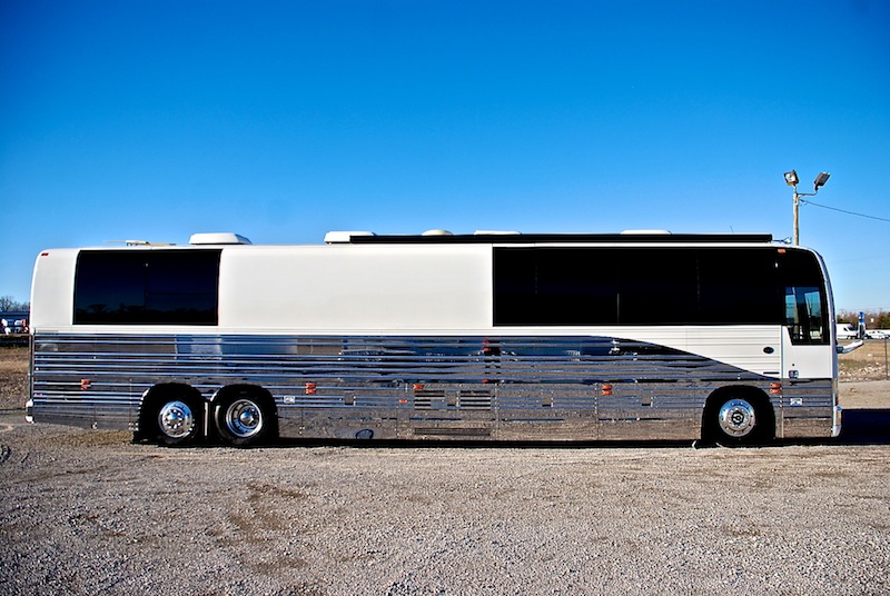 2007 Prevost Featherlite XLII For Sale