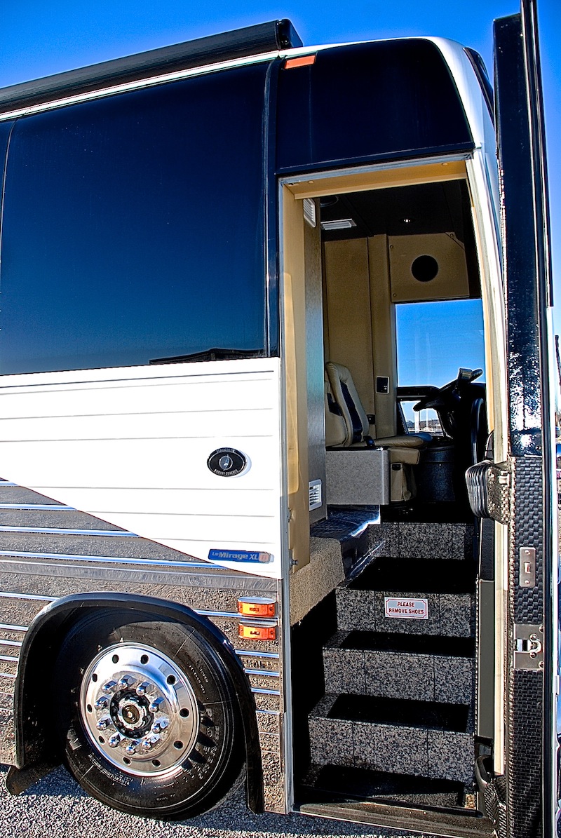 2007 Prevost Featherlite XLII For Sale